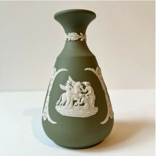 ウェッジウッド(WEDGWOOD)の値下げしました。ウェッジウッドジャスパー花瓶セージグリーン(花瓶)