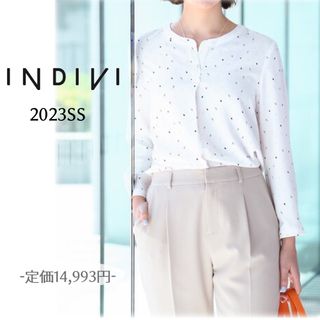 インディヴィ(INDIVI)の美品 INDIVI 【イージーケア/UV/吸水速乾】ランダムキカ柄ブラウス M(シャツ/ブラウス(長袖/七分))