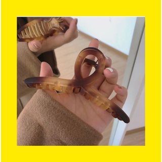 ヘアクリップ　大きめ　琥珀　ブラウン　髪留め　13cm  ヘアアクセサリー(バレッタ/ヘアクリップ)