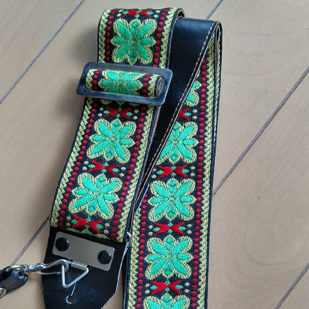 刺繍柄　ヴィンテージギターストラップ　未使用 楽器のギター(ストラップ)の商品写真