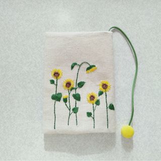 文庫本刺繍のブックカバー　ひまわり(ブックカバー)