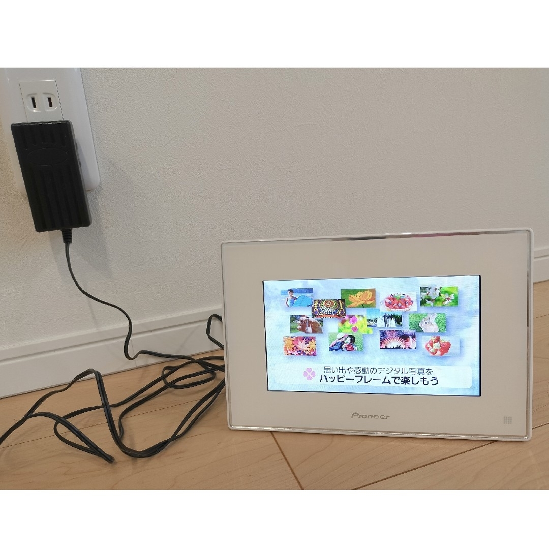 Pioneer デジタルフォトフレーム HF-T730-W スマホ/家電/カメラのテレビ/映像機器(その他)の商品写真