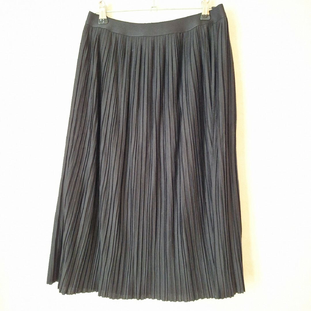 UNIQLO(ユニクロ)のユニクロ　プリーツスカート　黒色 レディースのスカート(ひざ丈スカート)の商品写真