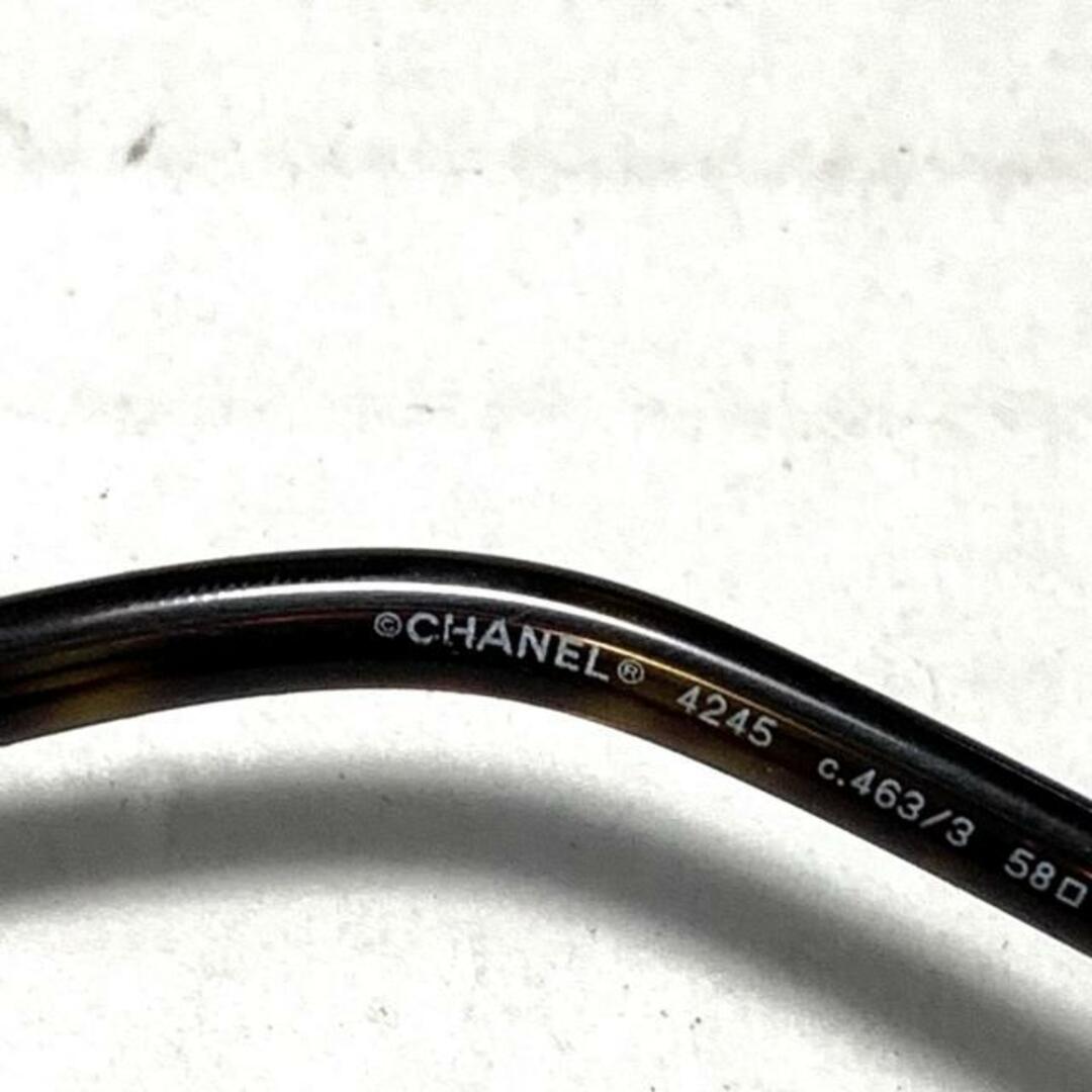 CHANEL(シャネル)のCHANEL(シャネル) サングラス 4245 グレー×ゴールド×ダークブラウン チェーン 金属素材×プラスチック レディースのファッション小物(サングラス/メガネ)の商品写真