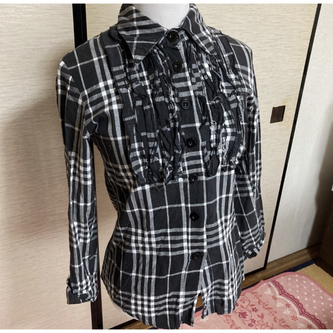 フリルが可愛いチェックシャツ　白黒　長袖 レディースのトップス(シャツ/ブラウス(長袖/七分))の商品写真