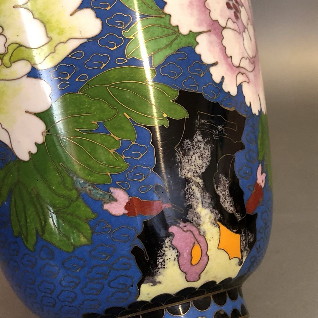 N333、景泰藍焼　七宝焼　銅線有 百花文花瓶　花生け　壺　銅製品 インテリア/住まい/日用品のキッチン/食器(その他)の商品写真