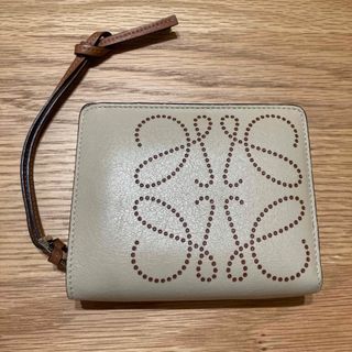 ロエベ(LOEWE)の【美品】　ロエベ　コンパクトジップウォレット　アナグラム　二つ折り財布(財布)