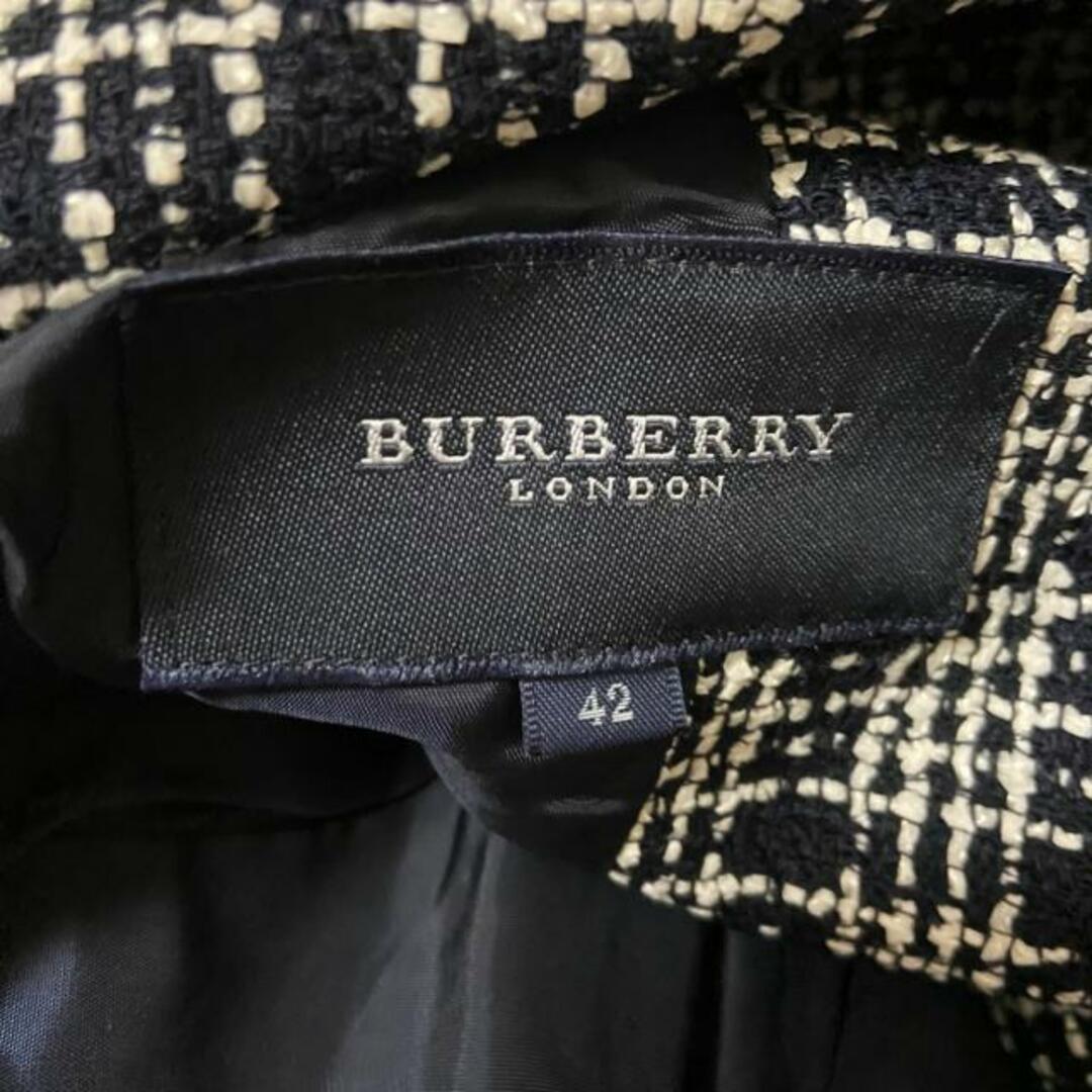 Burberry LONDON(バーバリーロンドン) ジャケット サイズ42 XL レディース美品  - 黒×白 長袖/チェック柄/肩パッド/秋/冬 レディースのジャケット/アウター(その他)の商品写真