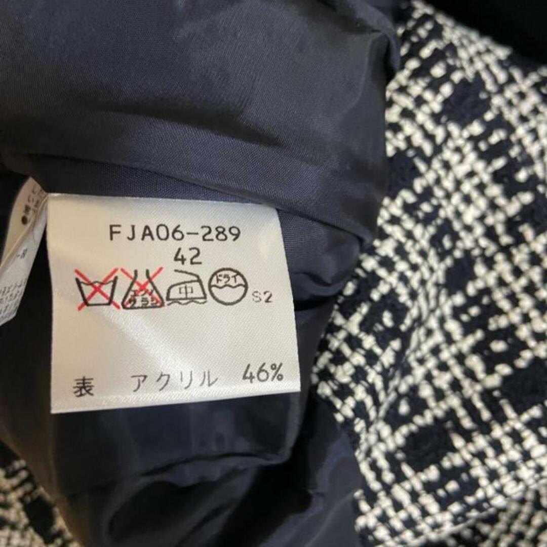 Burberry LONDON(バーバリーロンドン) ジャケット サイズ42 XL レディース美品  - 黒×白 長袖/チェック柄/肩パッド/秋/冬 レディースのジャケット/アウター(その他)の商品写真