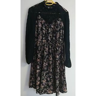 シーイン(SHEIN)の☆未着用☆SHEIN　ワンピース　スカート　ミニワンピース　花柄(ミニワンピース)