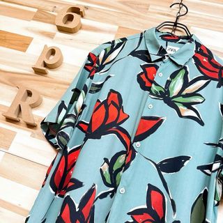 ザラ(ZARA)の【ザラ】フラワー アート デザイン 半袖シャツ 花柄 アロハシャツ M 緑×赤(シャツ)