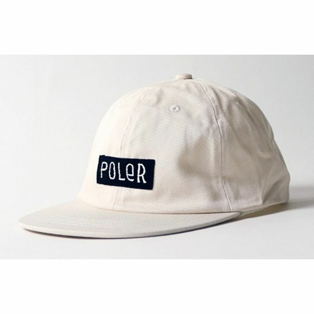 POLeR(ポーラー)の  ポーラー アウトドア スタッフ ファーリーフォント 6パネル キャップ メンズの帽子(キャップ)の商品写真