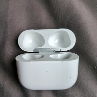 アップル(Apple)のairpods 第三世代 ケース 正規品 美品(ヘッドフォン/イヤフォン)