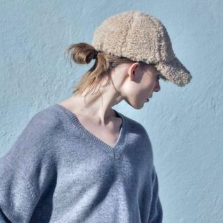 ザラ(ZARA)のZARA フェイクボアキャップ、バックアジャスタブルストラップ(ベージュ)(キャップ)