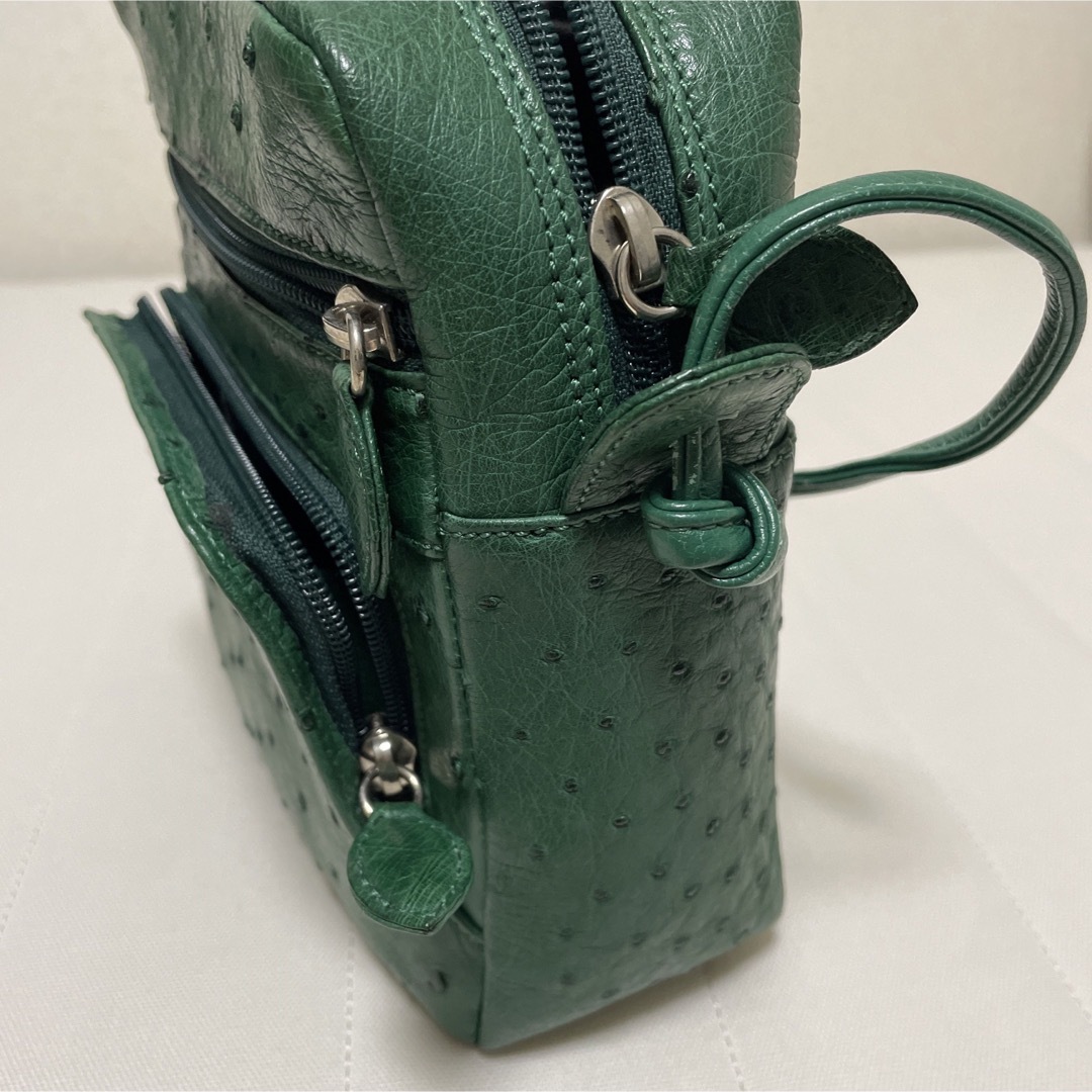 グリーン　ショルダーバッグ　本革 レディースのバッグ(ショルダーバッグ)の商品写真