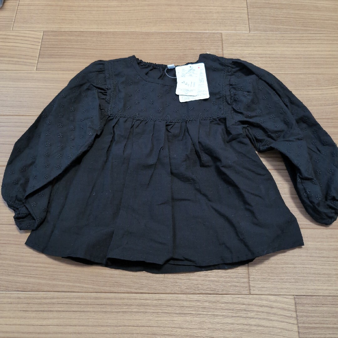 しまむら juo　トップス　ブラック　100 キッズ/ベビー/マタニティのキッズ服女の子用(90cm~)(Tシャツ/カットソー)の商品写真