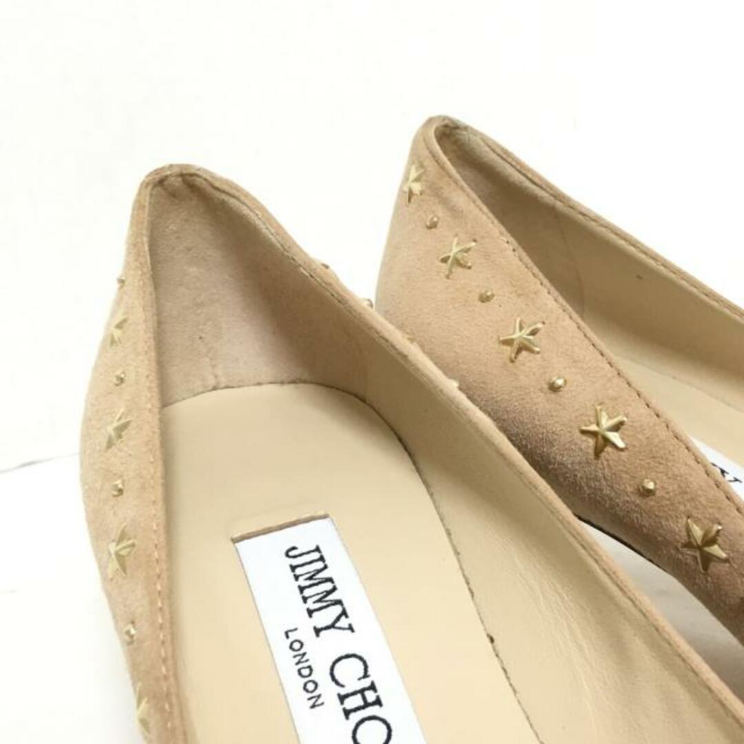 JIMMY CHOO(ジミーチュウ)のJIMMY CHOO(ジミーチュウ) パンプス 36 1/2 レディース - ベージュ スタッズ スエード レディースの靴/シューズ(ハイヒール/パンプス)の商品写真