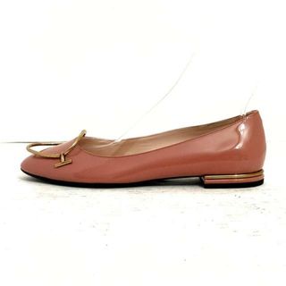 トッズ(TOD'S)のTOD'S(トッズ) シューズ 38 1/2 レディース - ピンクベージュ×ゴールド エナメル（レザー）×金属素材(その他)