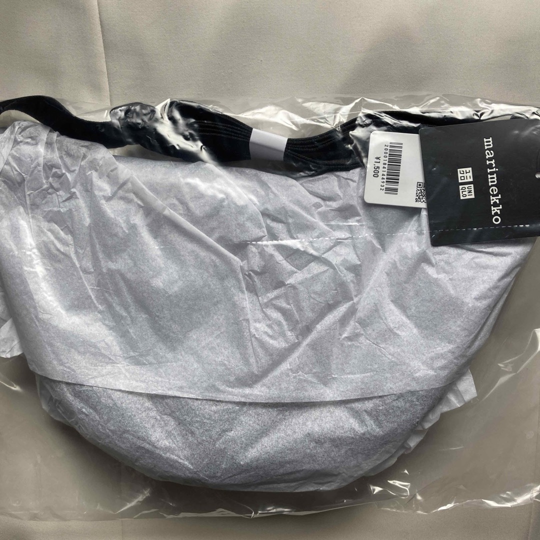 ユニクロ　ラウンドミニショルダー　マリメッコ レディースのバッグ(ショルダーバッグ)の商品写真