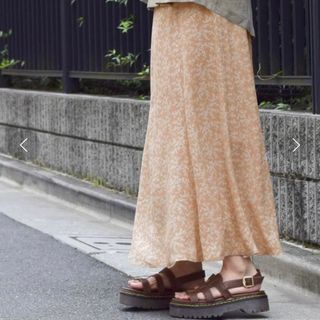 ダブルクローゼット(w closet)のw closet ダブルクローゼット 単色 花柄 マーメイドスカート(ロングスカート)