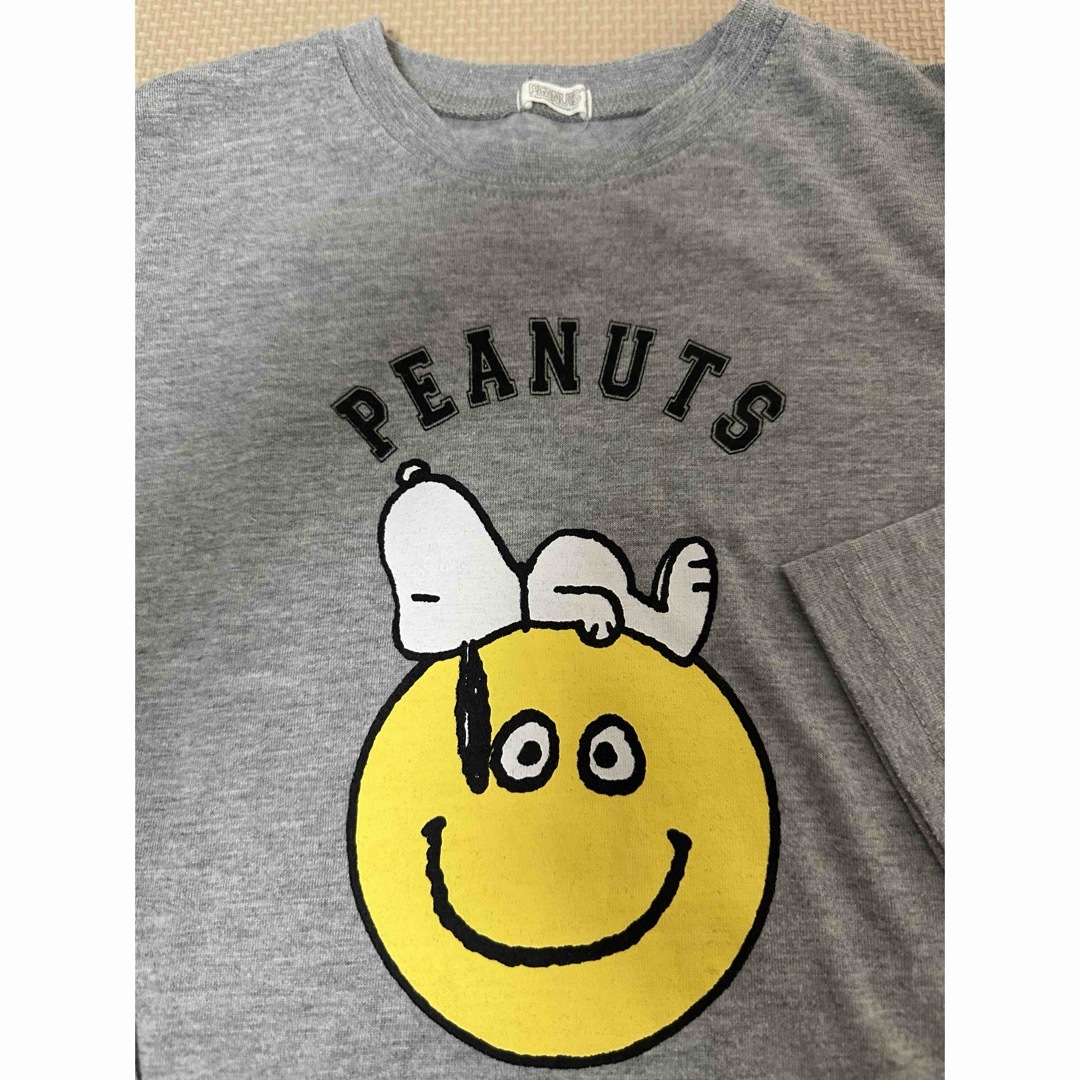 PEANUTS(ピーナッツ)の【PEANUTS ピーナッツ】スヌーピー　長袖Tシャツ　キッズ　グレー　120 キッズ/ベビー/マタニティのキッズ服女の子用(90cm~)(Tシャツ/カットソー)の商品写真