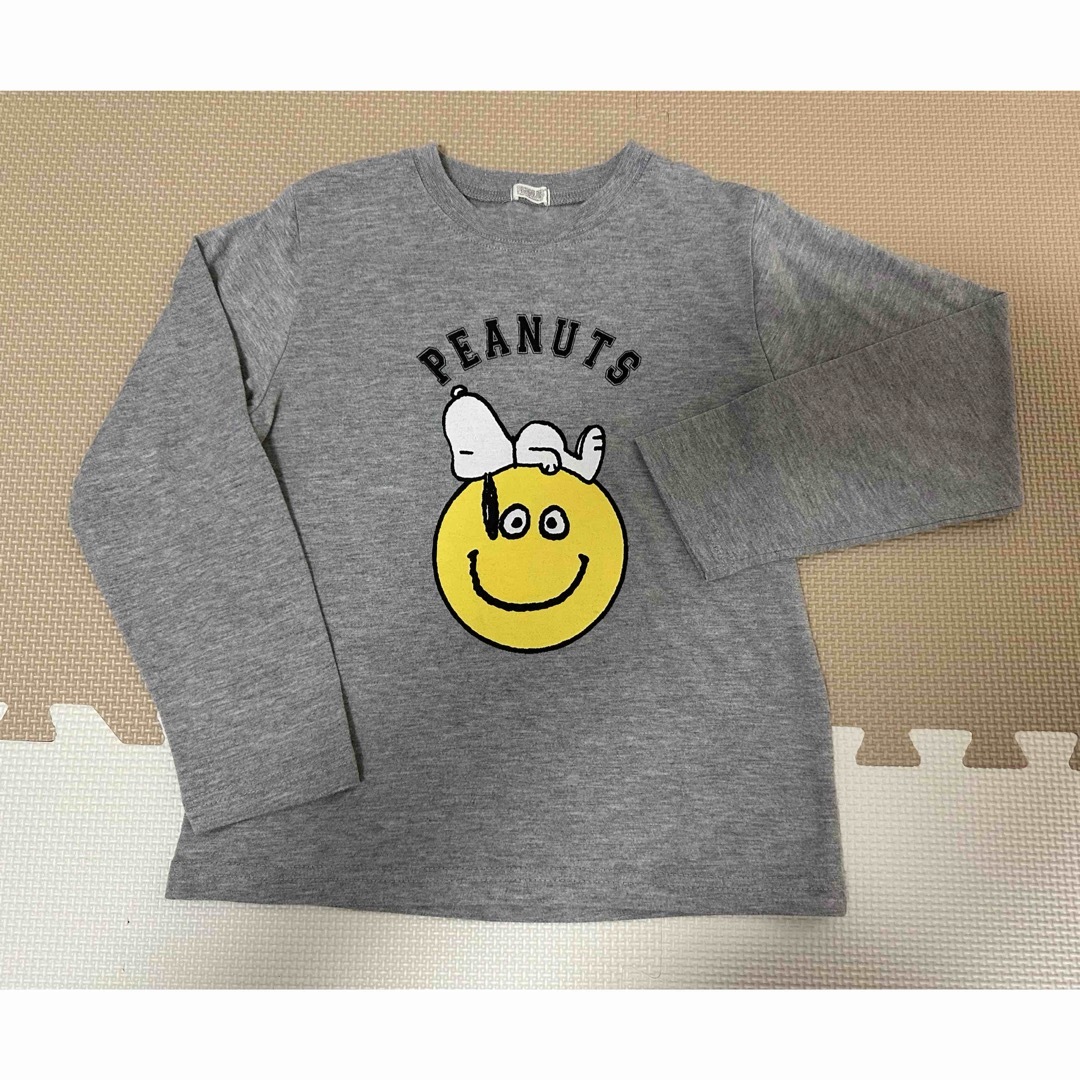 PEANUTS(ピーナッツ)の【PEANUTS ピーナッツ】スヌーピー　長袖Tシャツ　キッズ　グレー　120 キッズ/ベビー/マタニティのキッズ服女の子用(90cm~)(Tシャツ/カットソー)の商品写真