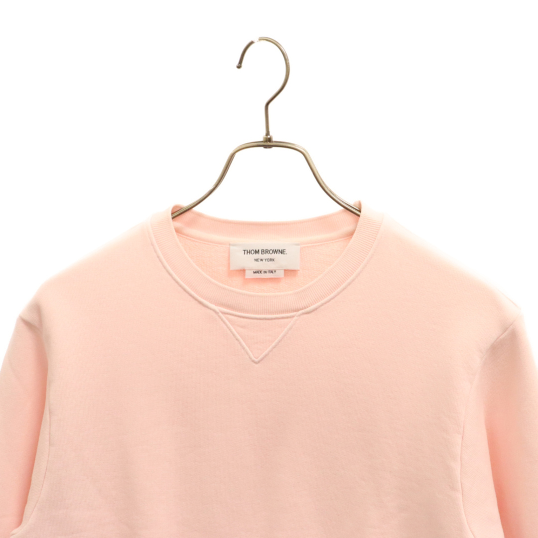 THOM BROWNE(トムブラウン)のTHOM BROWNE トムブラウン PINK CLASSIC COTTON LOOPBACK GARMENT DYED CREWNECK SWEATSHIRT FJT160B-03377680 クルーネックスウェットトレーナー ピンク　レディース メンズのトップス(スウェット)の商品写真