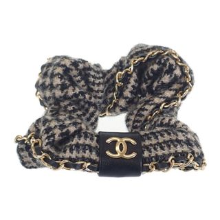 シャネル(CHANEL)の【中古】【Aランク】CHANEL シャネル ココマーク CCチェーンシュシュ ヘアアクセサリー AA8721 ツイード ブラック ゴールド金具 レディース【ISEYA】(その他)