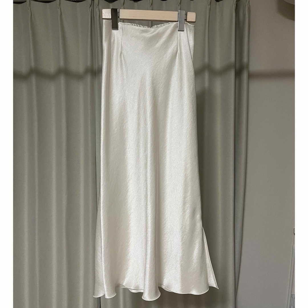 IENA(イエナ)の【新品】イエナIENA ダブルサテンスカート★ホワイトA レディースのスカート(ロングスカート)の商品写真