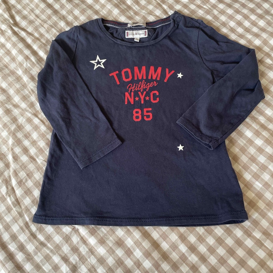 TOMMY HILFIGER(トミーヒルフィガー)のトミーフィルガー　ロンT 92 キッズ/ベビー/マタニティのキッズ服男の子用(90cm~)(Tシャツ/カットソー)の商品写真