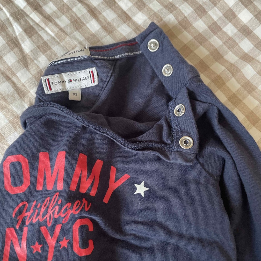 TOMMY HILFIGER(トミーヒルフィガー)のトミーフィルガー　ロンT 92 キッズ/ベビー/マタニティのキッズ服男の子用(90cm~)(Tシャツ/カットソー)の商品写真