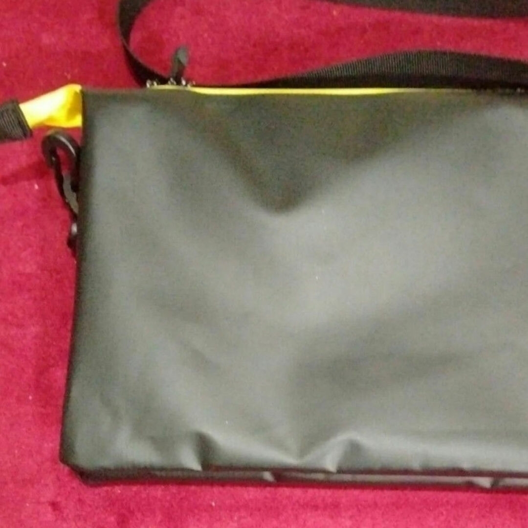 サコッシュ　ショルダーバッグ　薄型　コンパクトバッグ メンズのバッグ(ショルダーバッグ)の商品写真