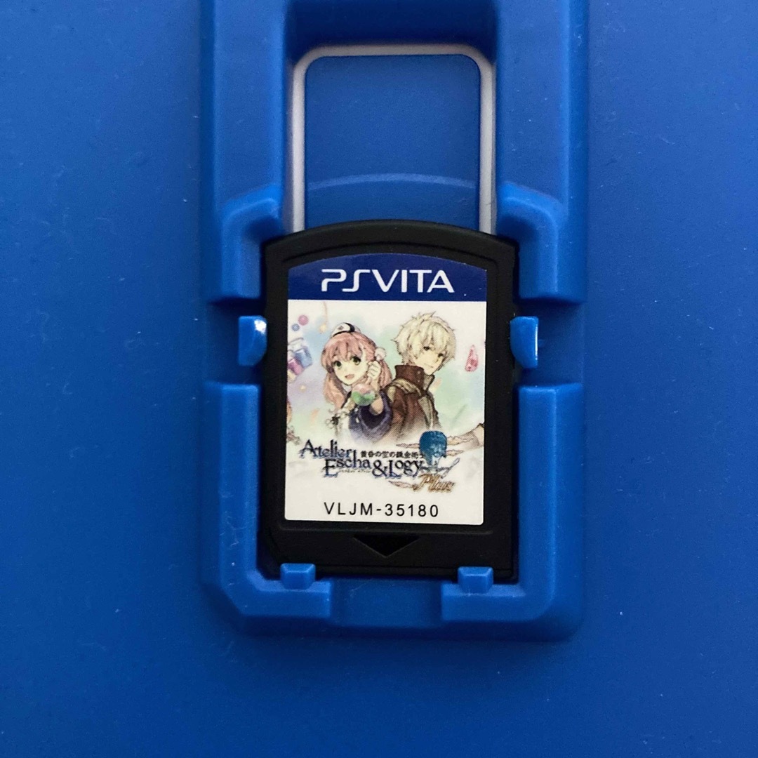 PlayStation Vita(プレイステーションヴィータ)のエスカ＆ロジーのアトリエ Plus ～黄昏の空の錬金術士～ エンタメ/ホビーのゲームソフト/ゲーム機本体(携帯用ゲームソフト)の商品写真