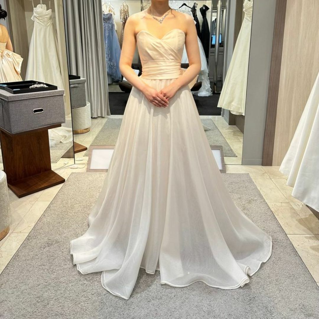 上品！ウエディングドレス ベアトップ リボン 華やかなトレーン 結婚式/披露宴