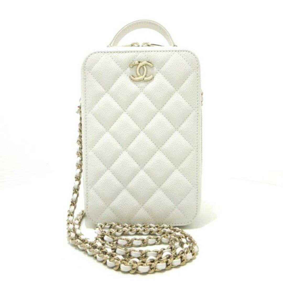 CHANEL(シャネル)のCHANEL(シャネル) ショルダーバッグ レディース美品  マトラッセ 白 チェーンショルダー/ゴールド金具/ラウンドファスナー/トップハンドル/ヴァニティケース キャビアスキン レディースのバッグ(ショルダーバッグ)の商品写真