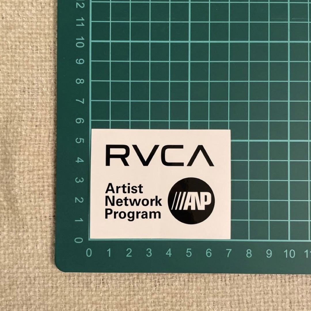 RVCA(ルーカ)のRVCA  ステッカー　5枚セット　ロゴ　未使用　ルーカ　ルカ　シール　スケボー 自動車/バイクのバイク(ステッカー)の商品写真