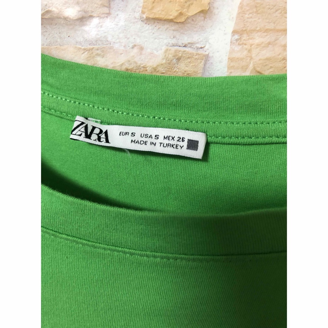 ZARA(ザラ)のZARA ノースリーブトップス グリーン Sサイズ 美品 フォロー割引あり  レディースのトップス(シャツ/ブラウス(半袖/袖なし))の商品写真