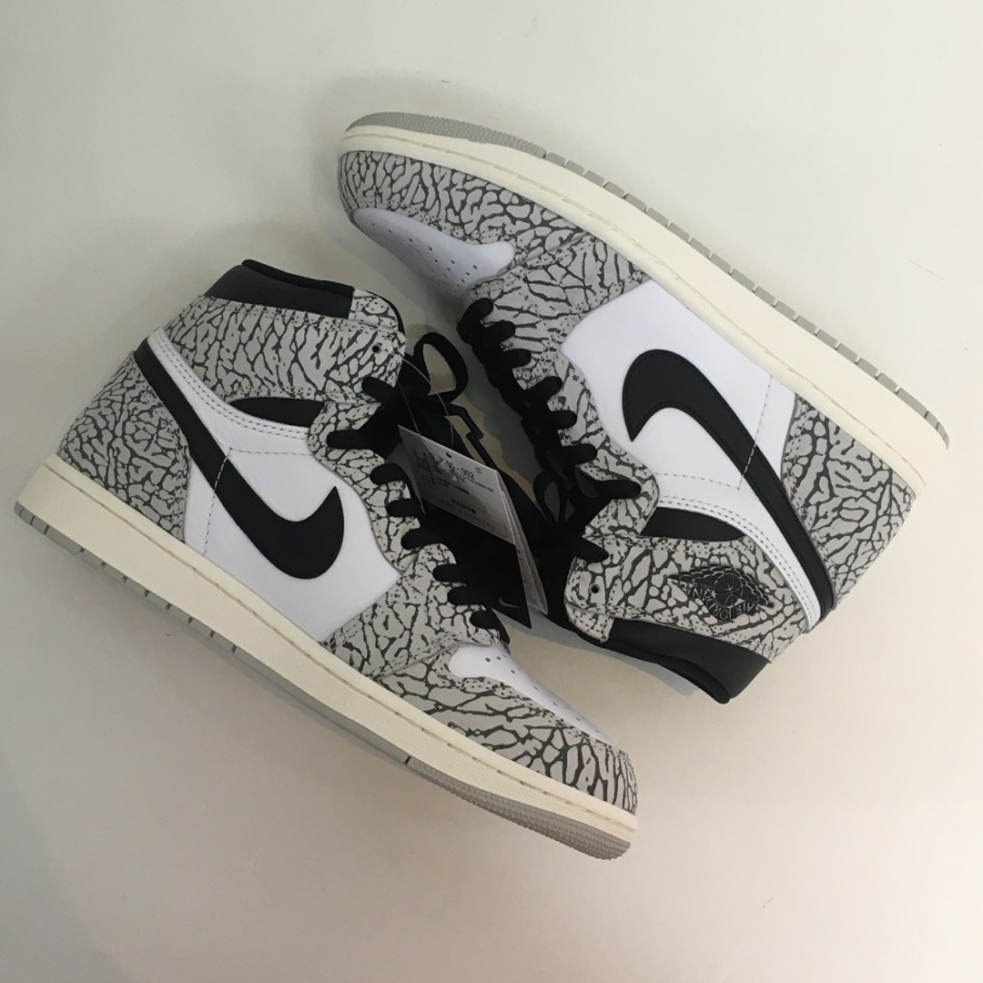 NIKE(ナイキ)のNIKE AIR JORDAN 1 RETRO HIGH OG WHITE CEMENT ナイキ エア ジョーダン 1レトロ ハイ オージー ホワイトセメント【7381-004】 メンズの靴/シューズ(スニーカー)の商品写真