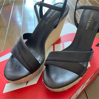 Charles and Keith - チャールズアンドキース　サンダル　美品