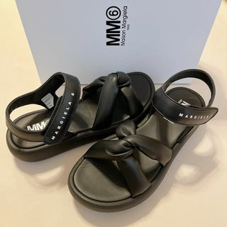 エムエムシックス(MM6)のMM6 Maison Margiela ロゴ フラット サンダル(サンダル)