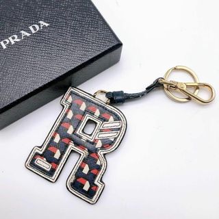 PRADA - 【PRADA プラダ】イニシャル　キーホルダー　チャーム　R レターチャーム