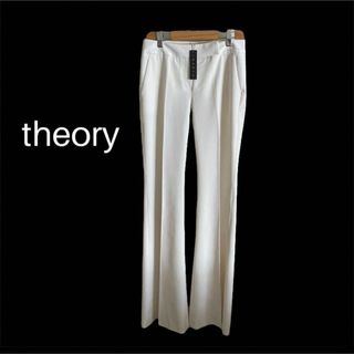 セオリー(theory)の新品theory セオリー　センタープレスフレアスラックスパンツ　S ホワイト(カジュアルパンツ)