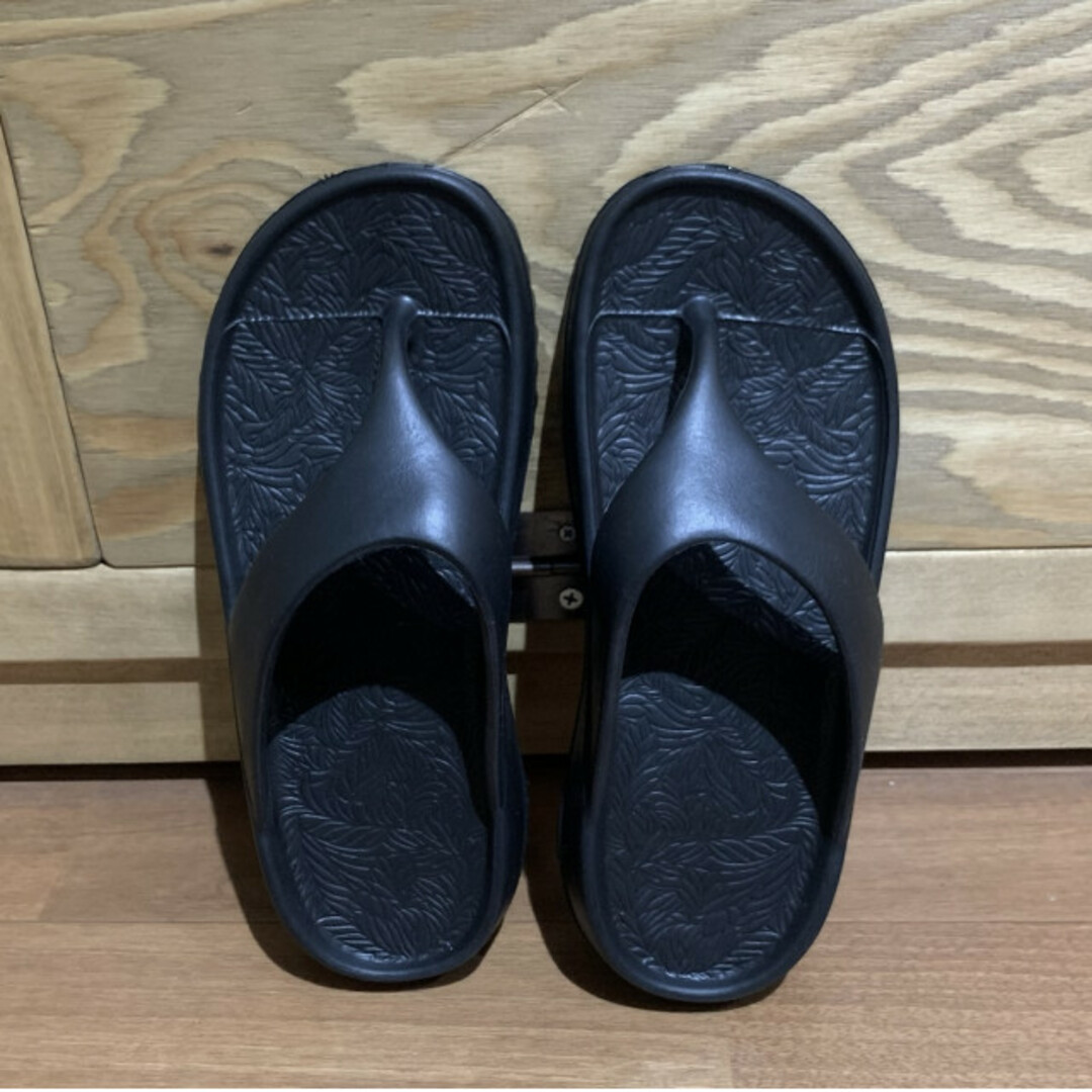 リカバリー トングサンダル 黒 43 44 ぺたんこ 可愛い 人気 プチプラ メンズの靴/シューズ(サンダル)の商品写真