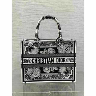 クリスチャンディオール(Christian Dior)の【大容量♪繊細な柄が素敵】Dior BOOK TOTE バッグ ラージv(トートバッグ)