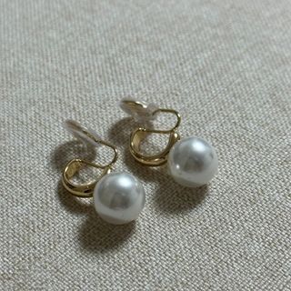 【可愛い】ゴールド　イヤリング　アクセサリー　パール　10mm　レディース(イヤリング)