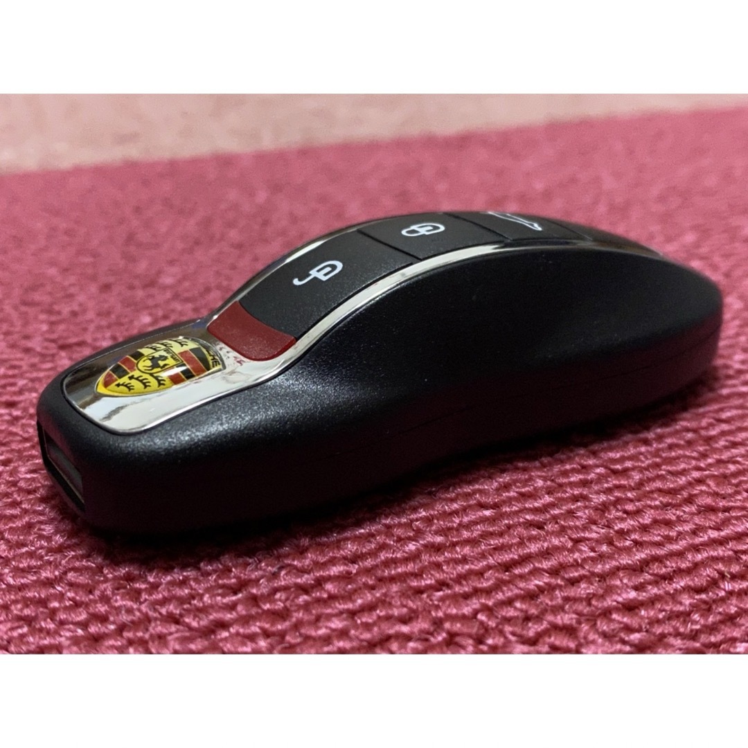 USB 128GB 新品未使用PORSCHE ポルシェスマートキーデザインUSB 自動車/バイクの自動車(車内アクセサリ)の商品写真