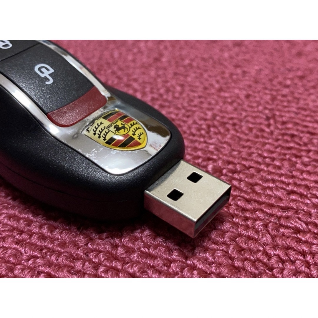 USB 128GB 新品未使用PORSCHE ポルシェスマートキーデザインUSB 自動車/バイクの自動車(車内アクセサリ)の商品写真