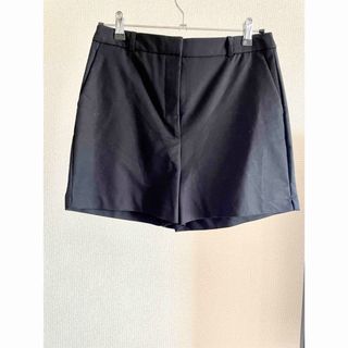 ザラ(ZARA)のZARA  ショートパンツ　黒　M(ショートパンツ)