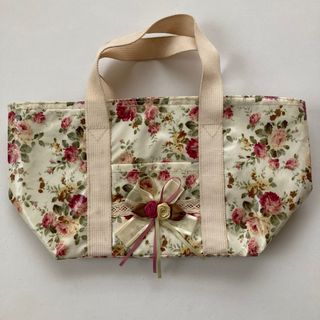 保冷バッグ　花柄　お弁当バッグ　ランチバッグ(弁当用品)