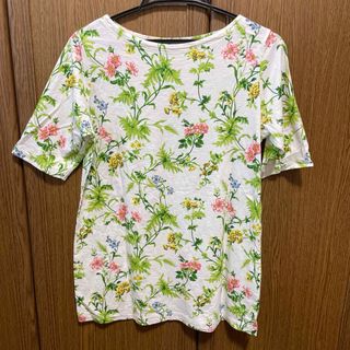 ユニクロ(UNIQLO)のユニクロ 花柄 Ｔシャツ 丈長トップス Mサイズ(Tシャツ/カットソー(半袖/袖なし))